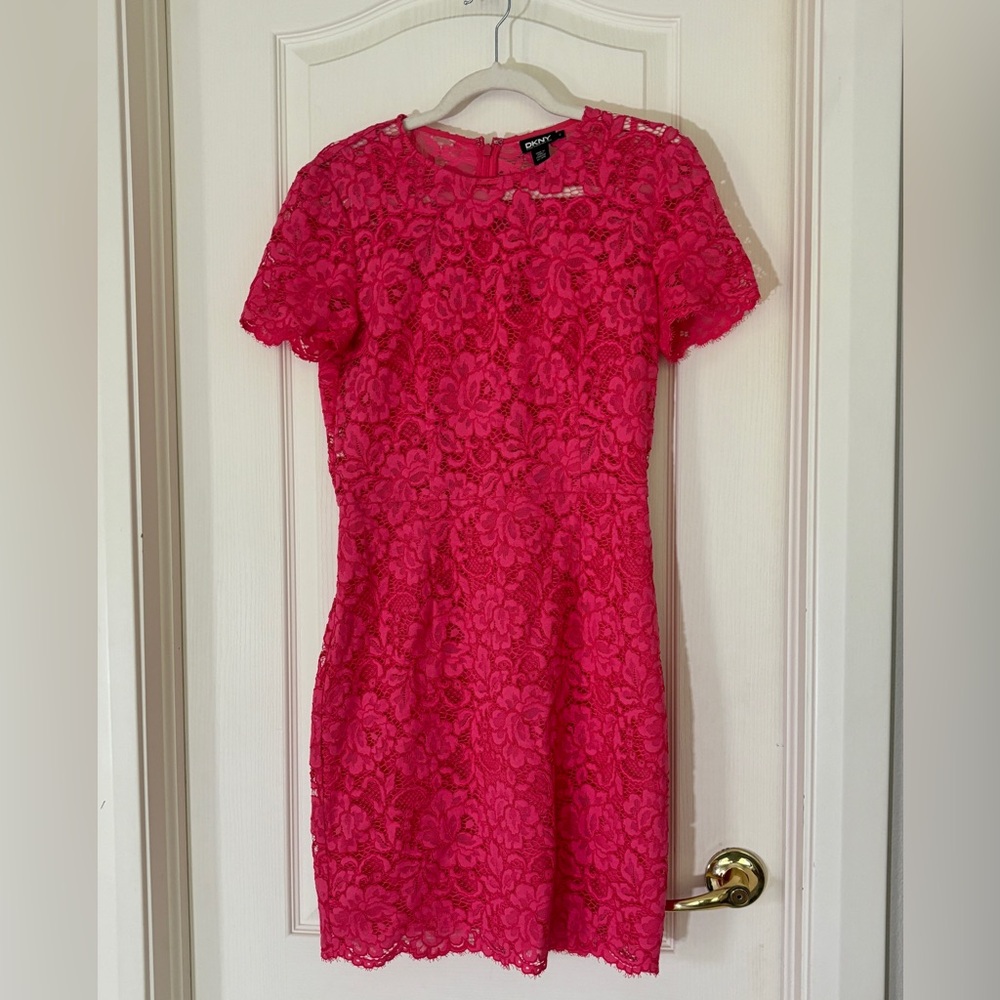 DKNY Fuchsia Floral Lace Sheath Dress Women’s Size 6 Short Sleeve Cocktail